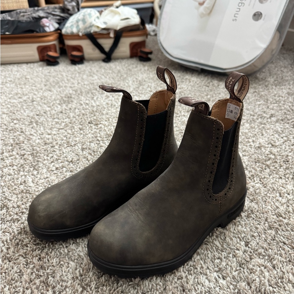 Women’s blundstones